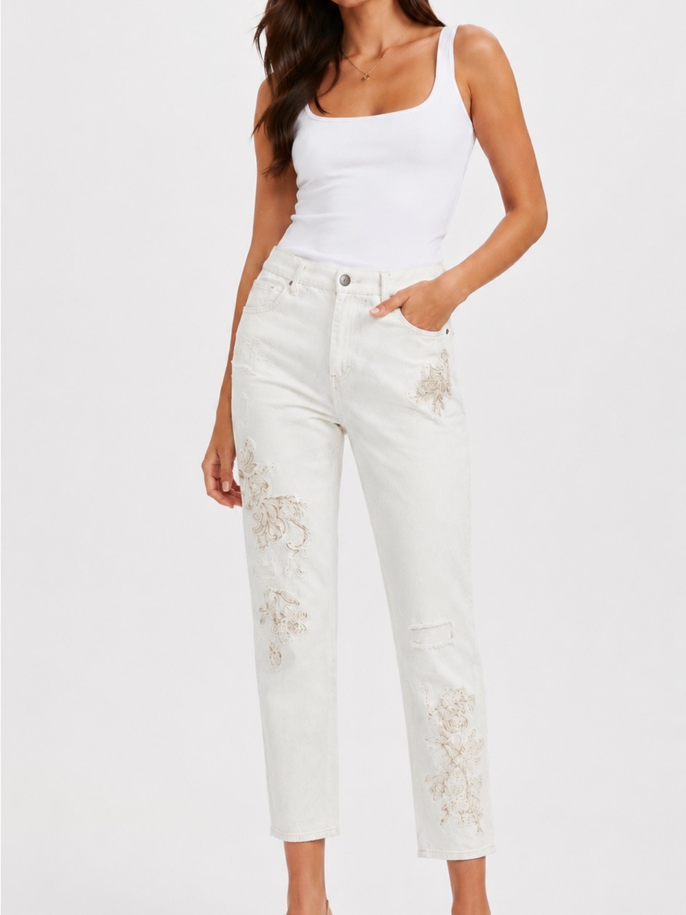 CHICOS So Slimming Girlfriend Ankle White High-Rise Jeans w Floral Embroidery